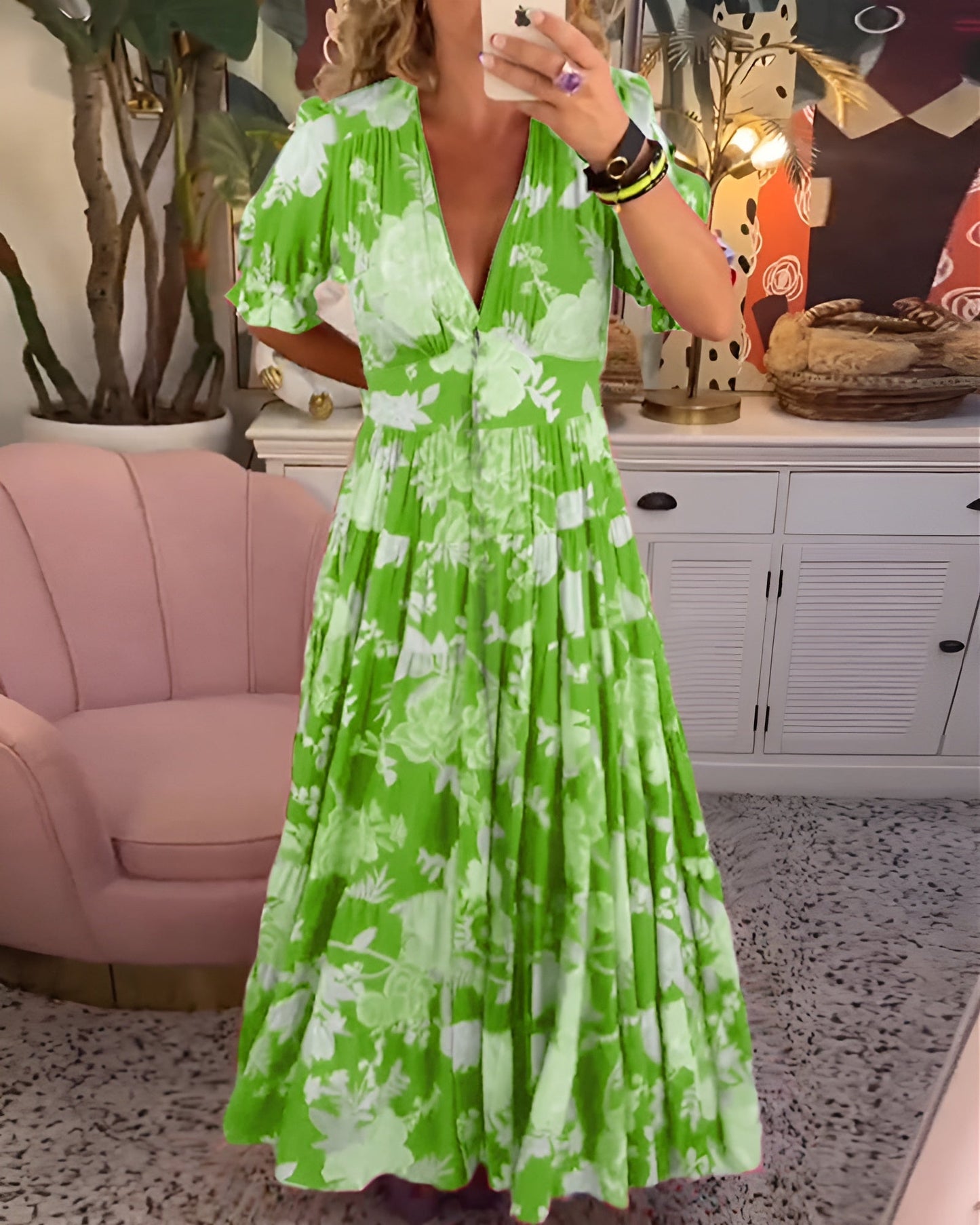 Carine | Dress with V-neck and floral pattern