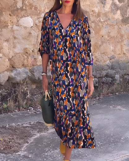 Nathalie | Dress with V-neck in retro print