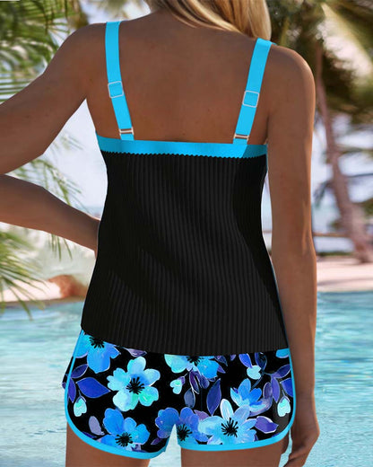 Sophie – Black tankini with floral print and beach shorts